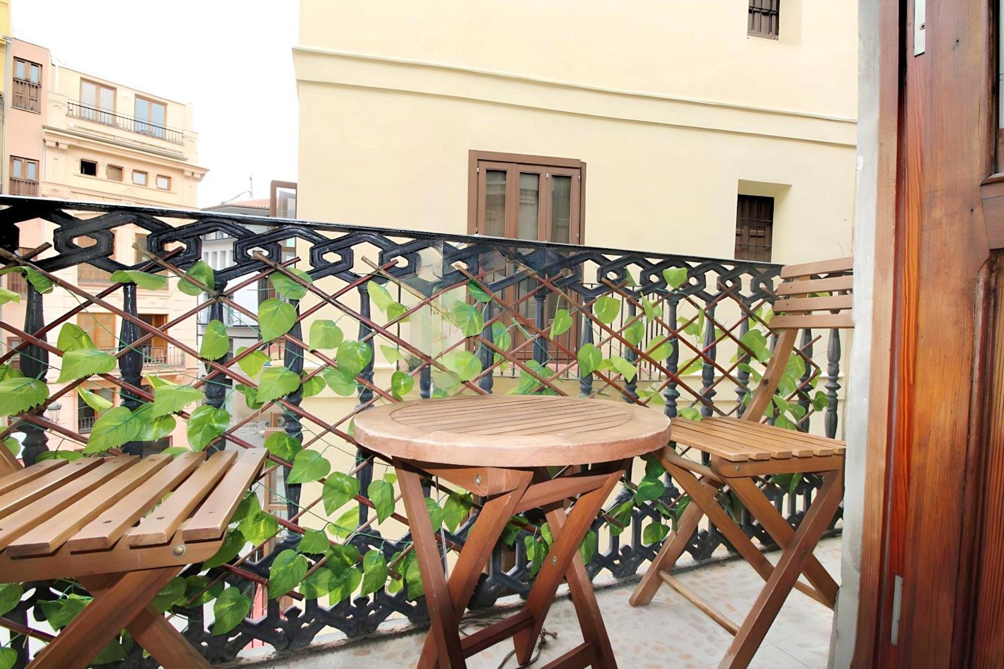 Apartamento Reformado Cerca De La Plaza Redonda Valencia Exterior photo