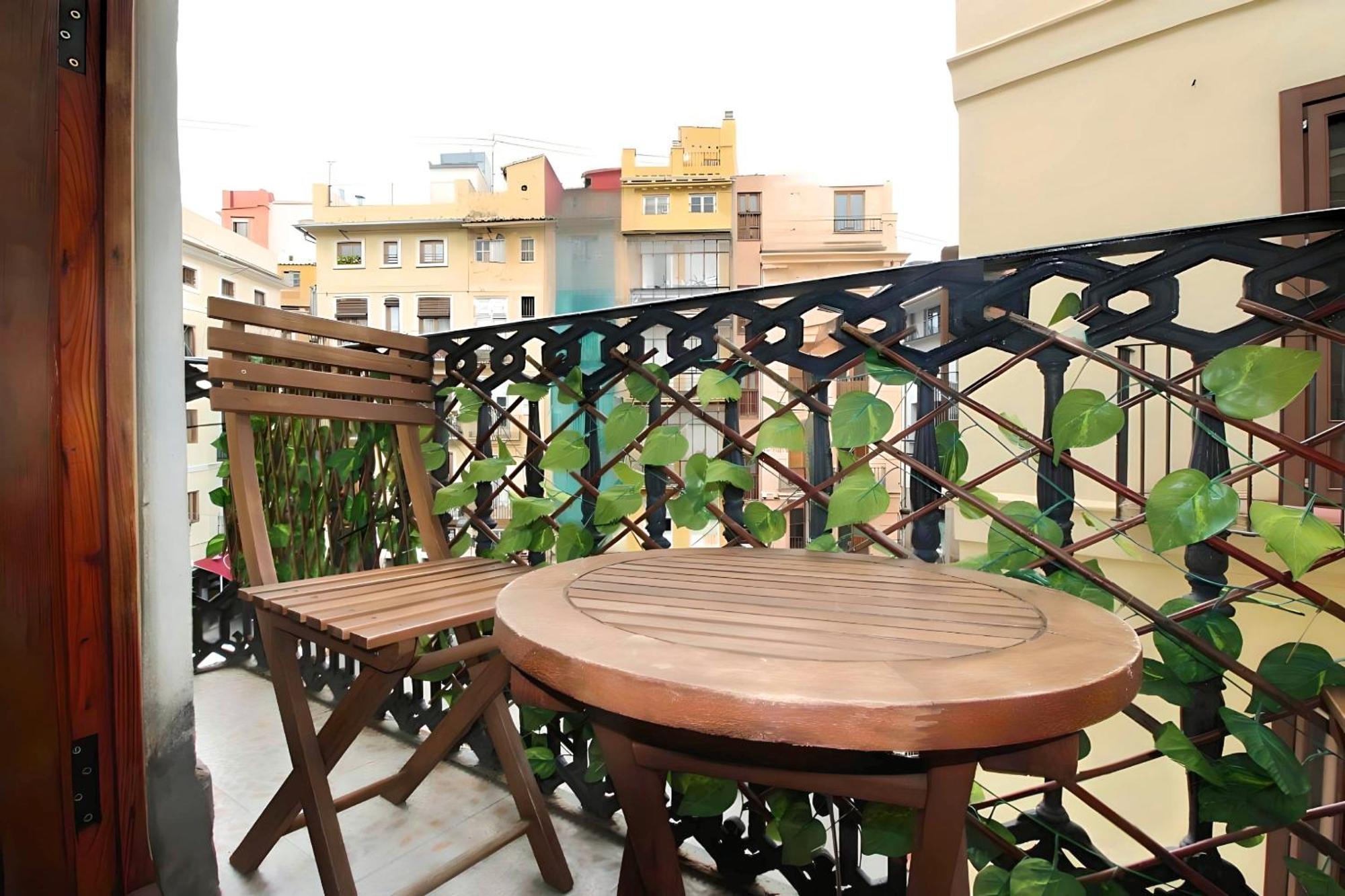 Apartamento Reformado Cerca De La Plaza Redonda Valencia Exterior photo
